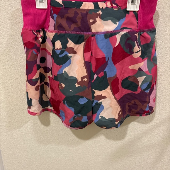 Women’s printed Reebok size xs running shorts - Picture 2 of 4